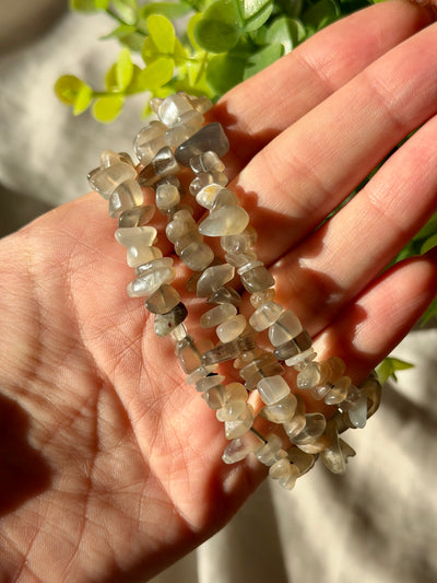 Bracciale in pietra di luna grigia