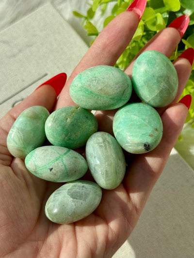 Garnierite burattata (pietra di luna verde)