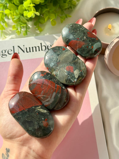 Palmstone in diaspro bloodstone