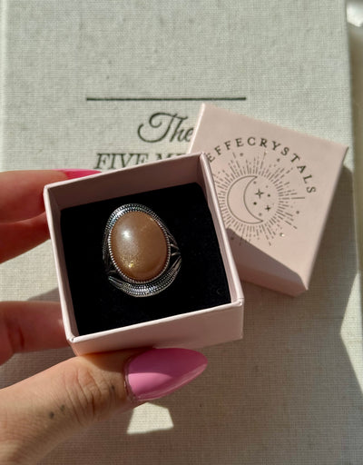 Anello in pietra di luna pesca